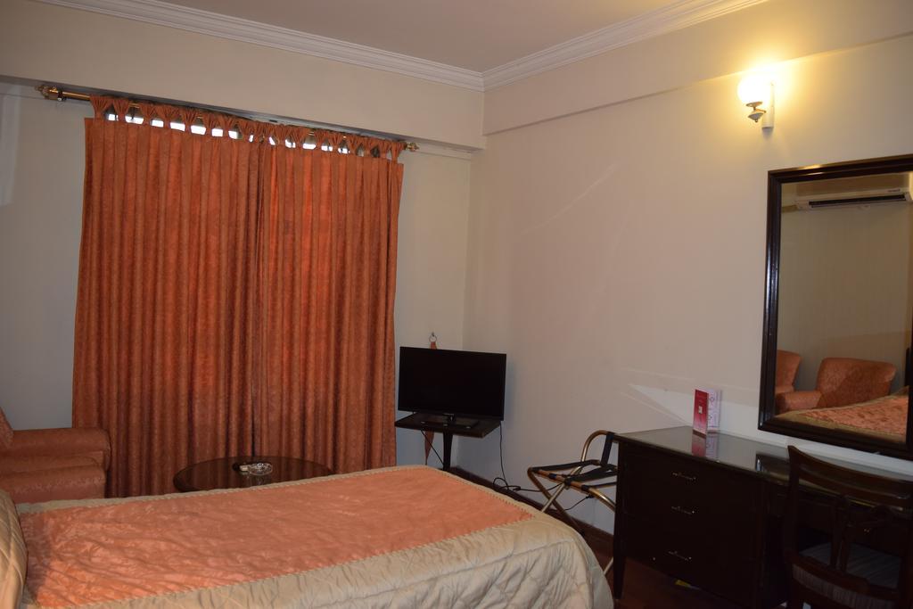 Carlton Tower Hotel Lahore Exterior foto
